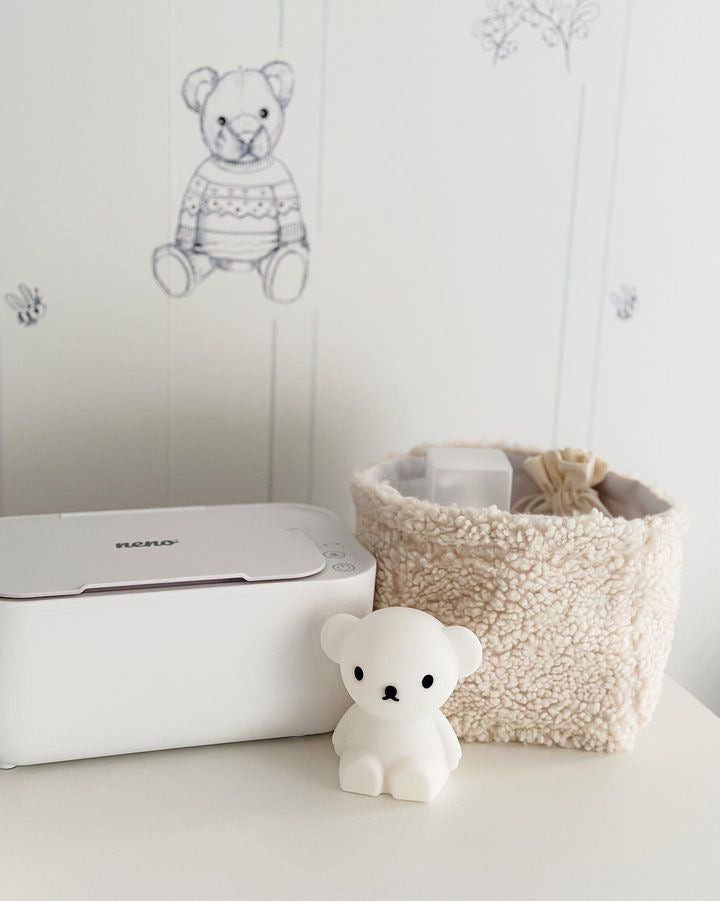 Tapeta miś Hubert paski