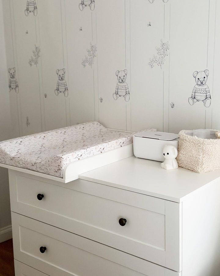 Tapeta miś Hubert paski