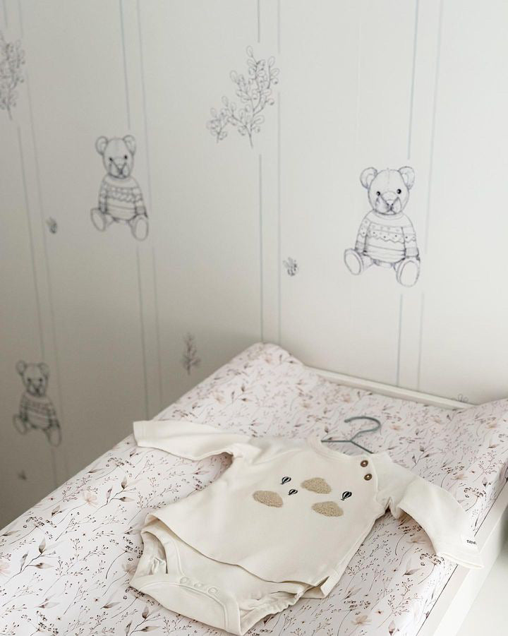 Tapeta miś Hubert paski