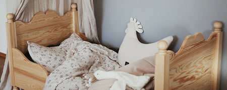 Łóżko dziecięce RETRO z rzeźbionymi nóżkami