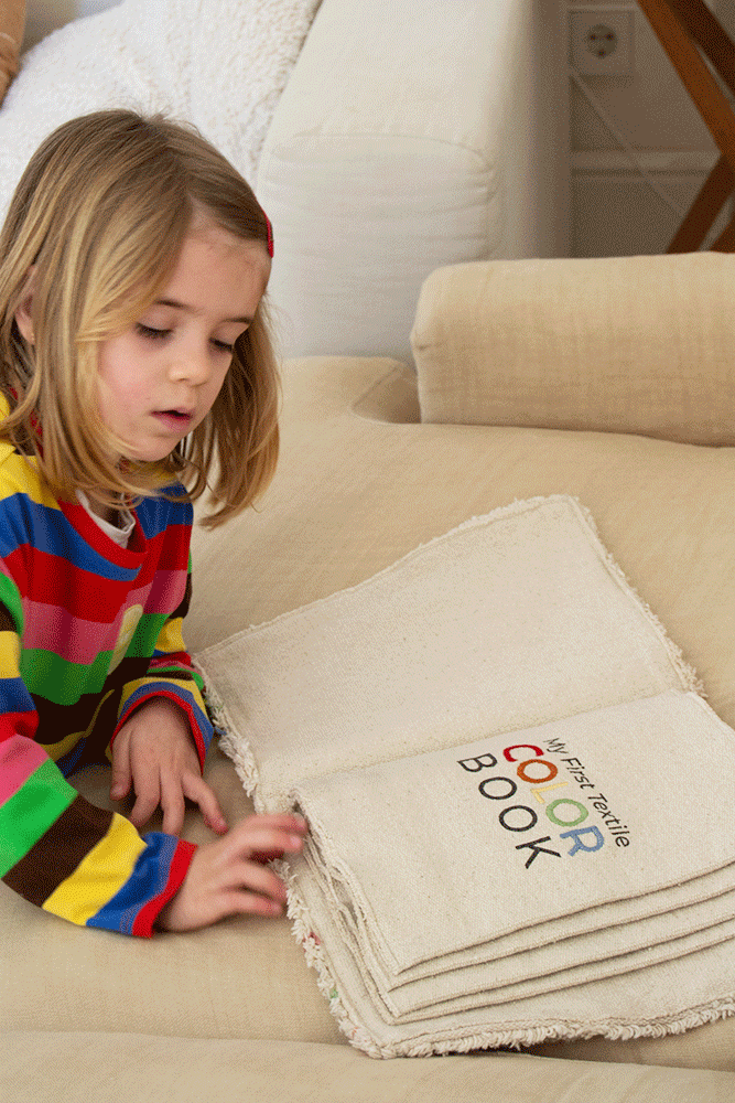 Książka sensoryczna montessori kolory