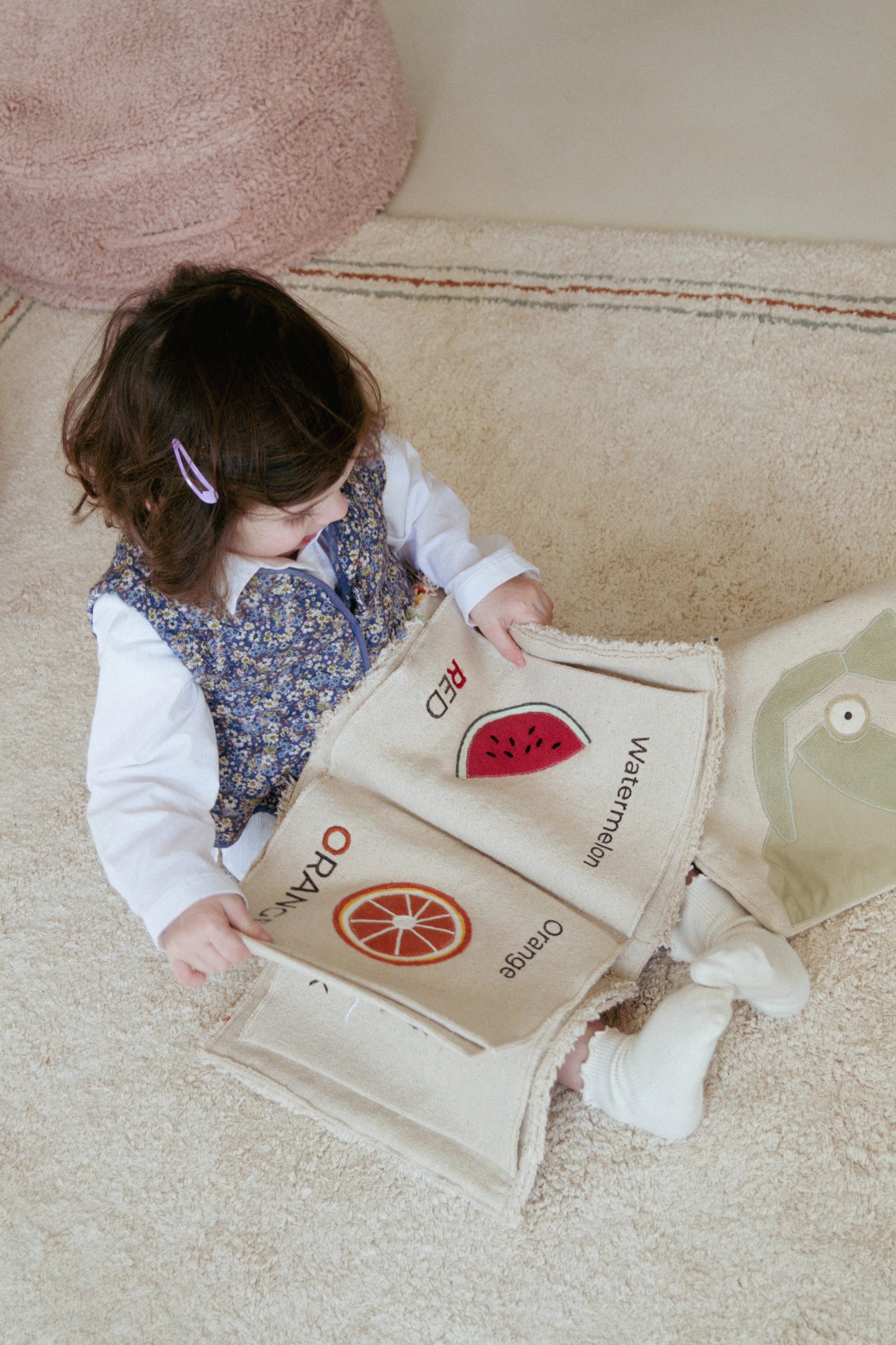 Książka sensoryczna montessori kolory