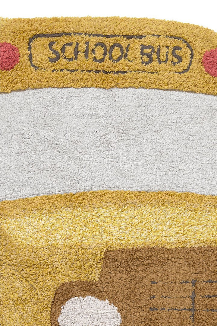 Dywan w kształcie autobusu szkolnego