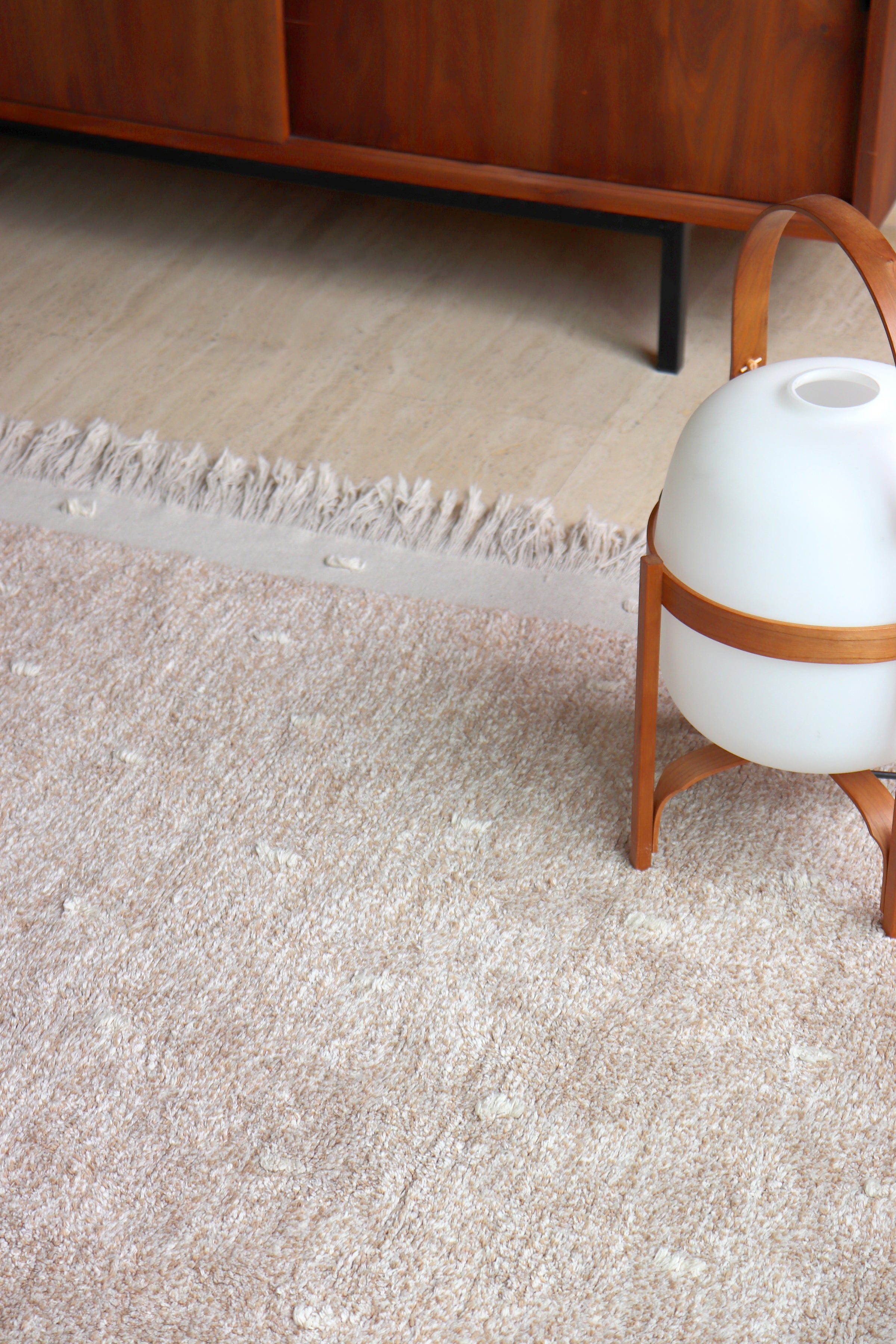 Dywan dziecięcy las Woods Symphony beżowy w kropki