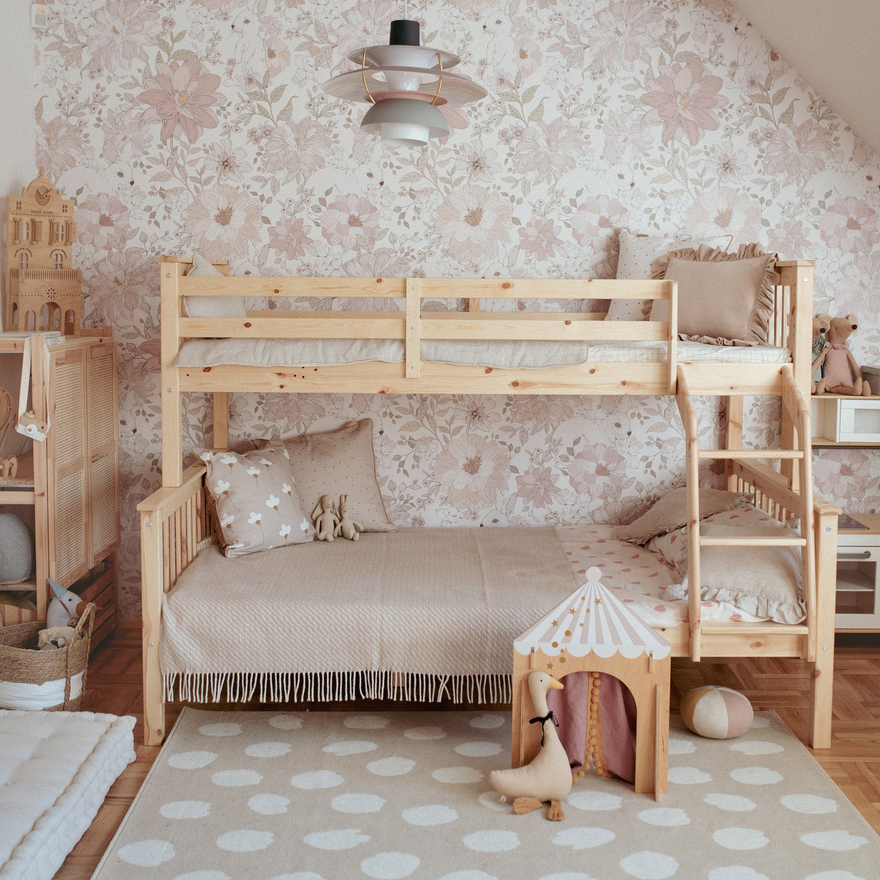 Tapeta w duże kwiaty Hide and Seek Rabbits