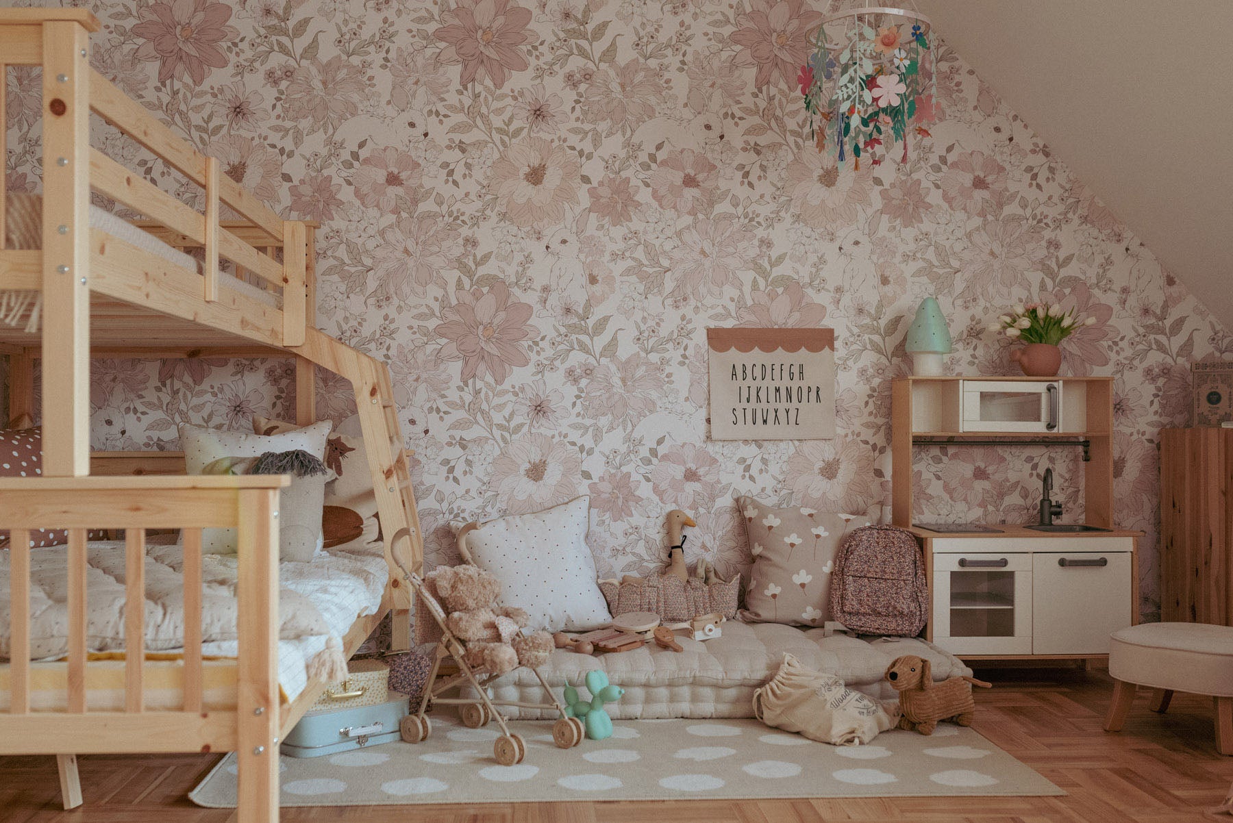 Tapeta w duże kwiaty Hide and Seek Rabbits