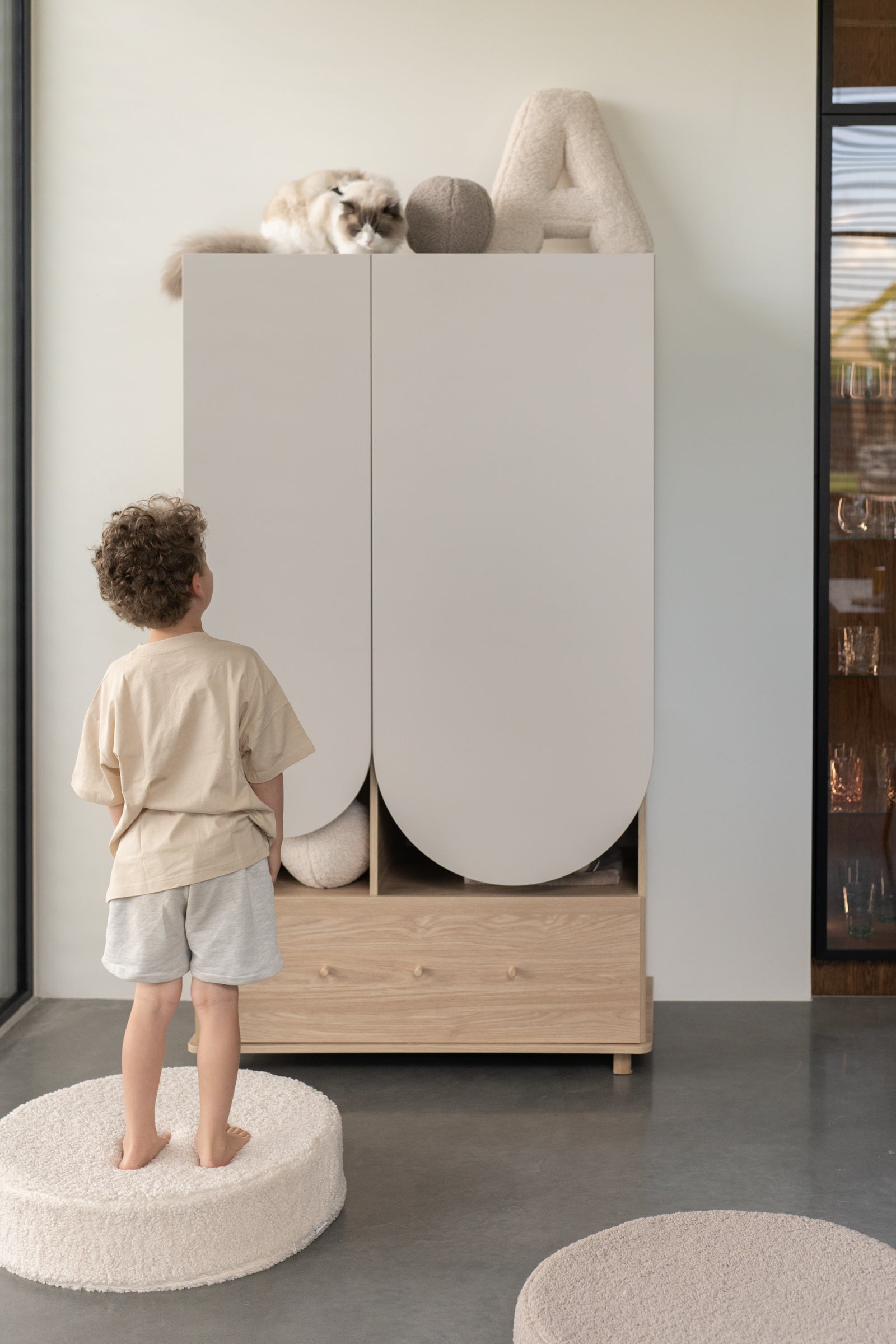 Drewniana szafa dziecięca z szufladą Bloom mała