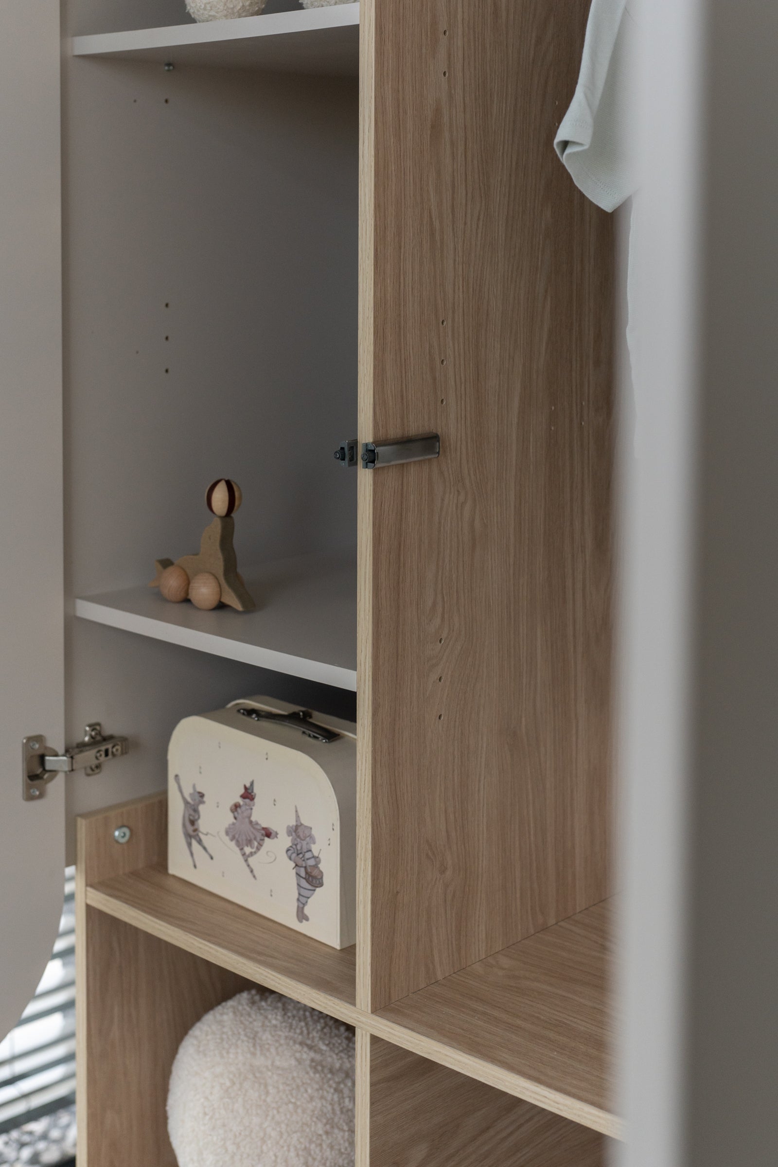 Drewniana szafa dziecięca z szufladą Bloom mała