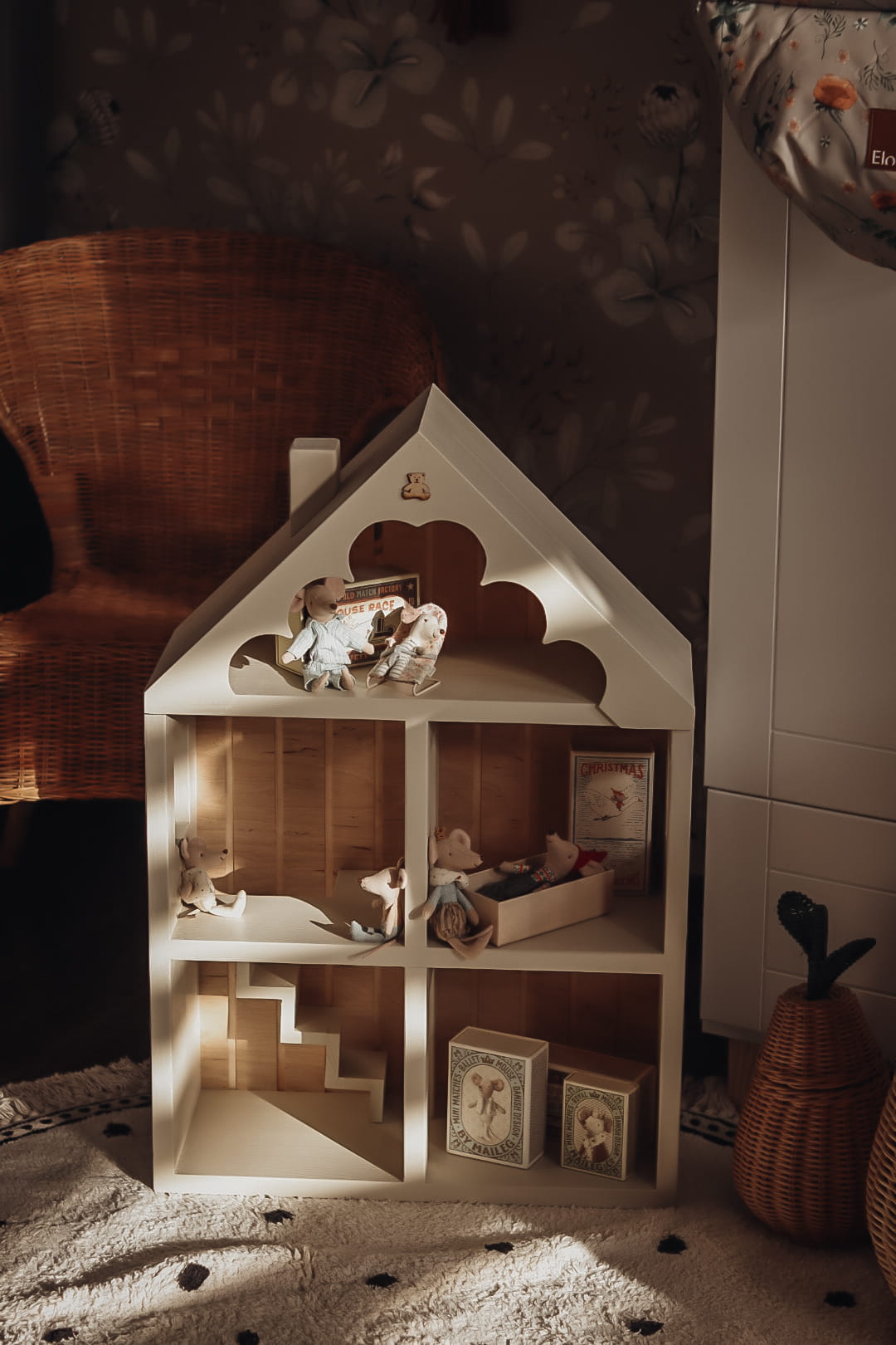 Drewniany domek dla myszek - milk coffee