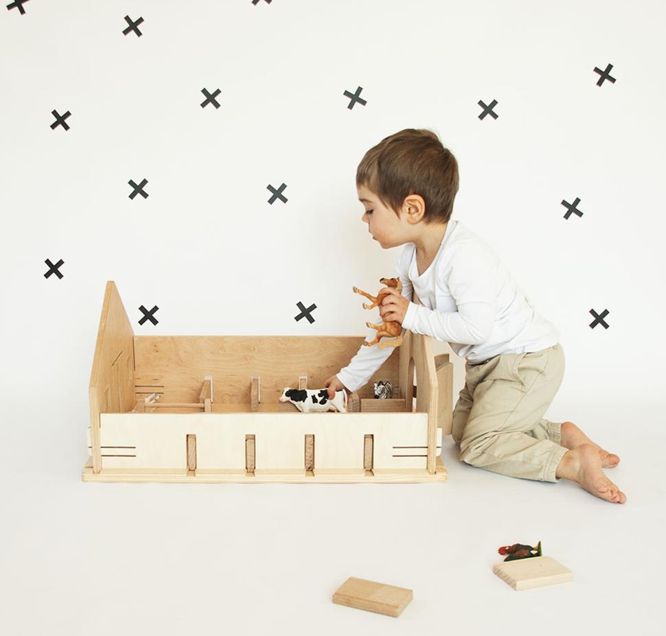 Mini farma - drewniana zagroda w stylu montessori