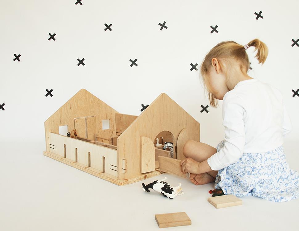 Mini farma - drewniana zagroda w stylu montessori