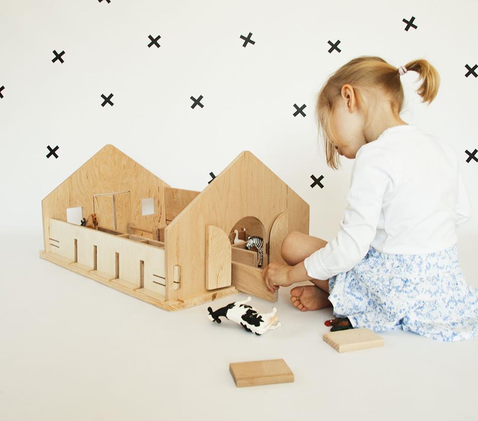 Mini farma - drewniana zagroda w stylu montessori