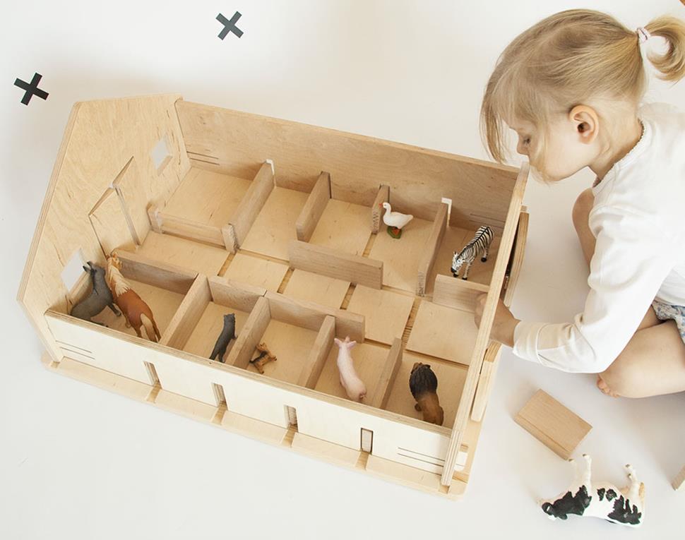 Mini farma - drewniana zagroda w stylu montessori