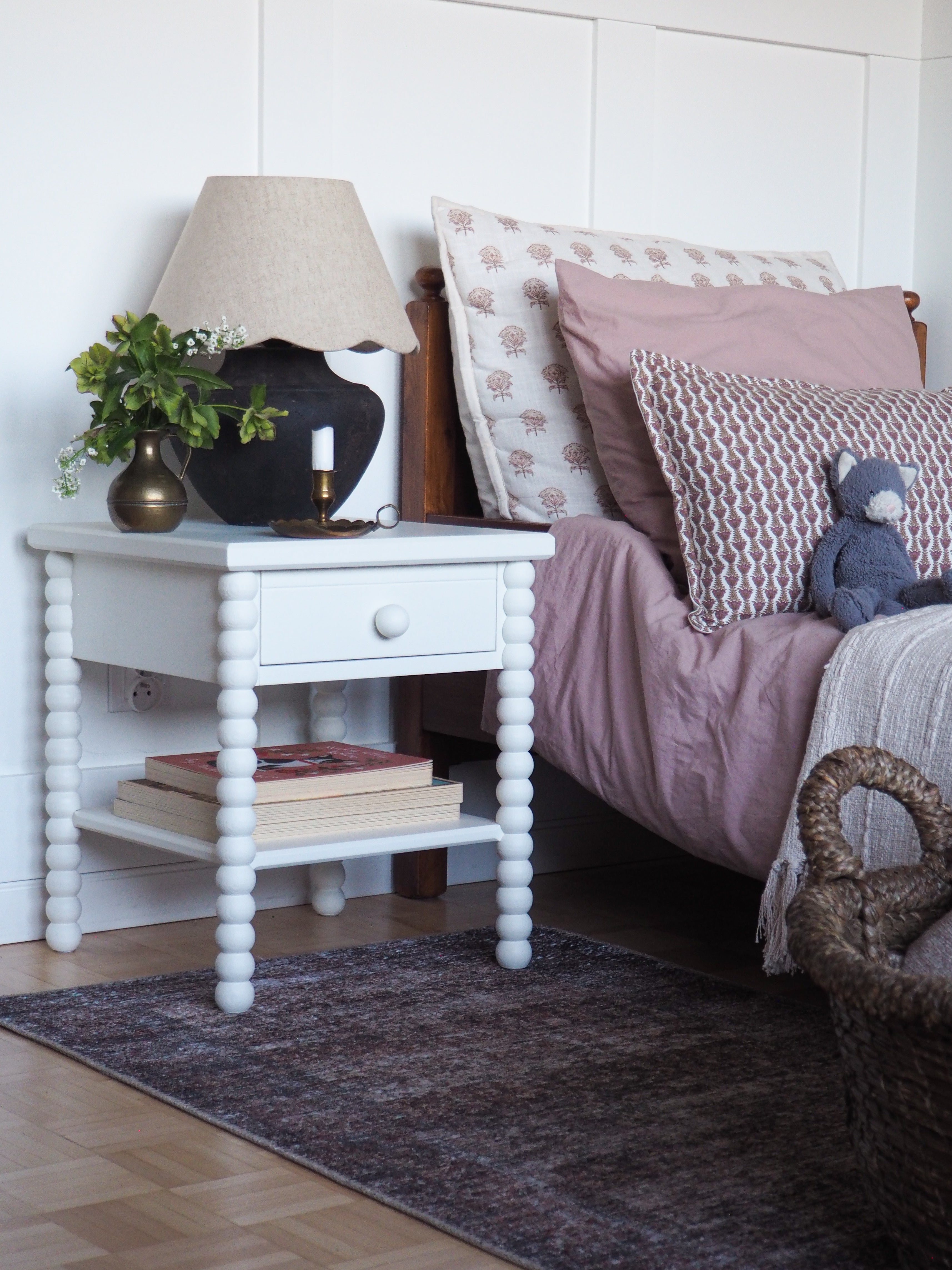 Stolik nocny Bobbin z szufladą