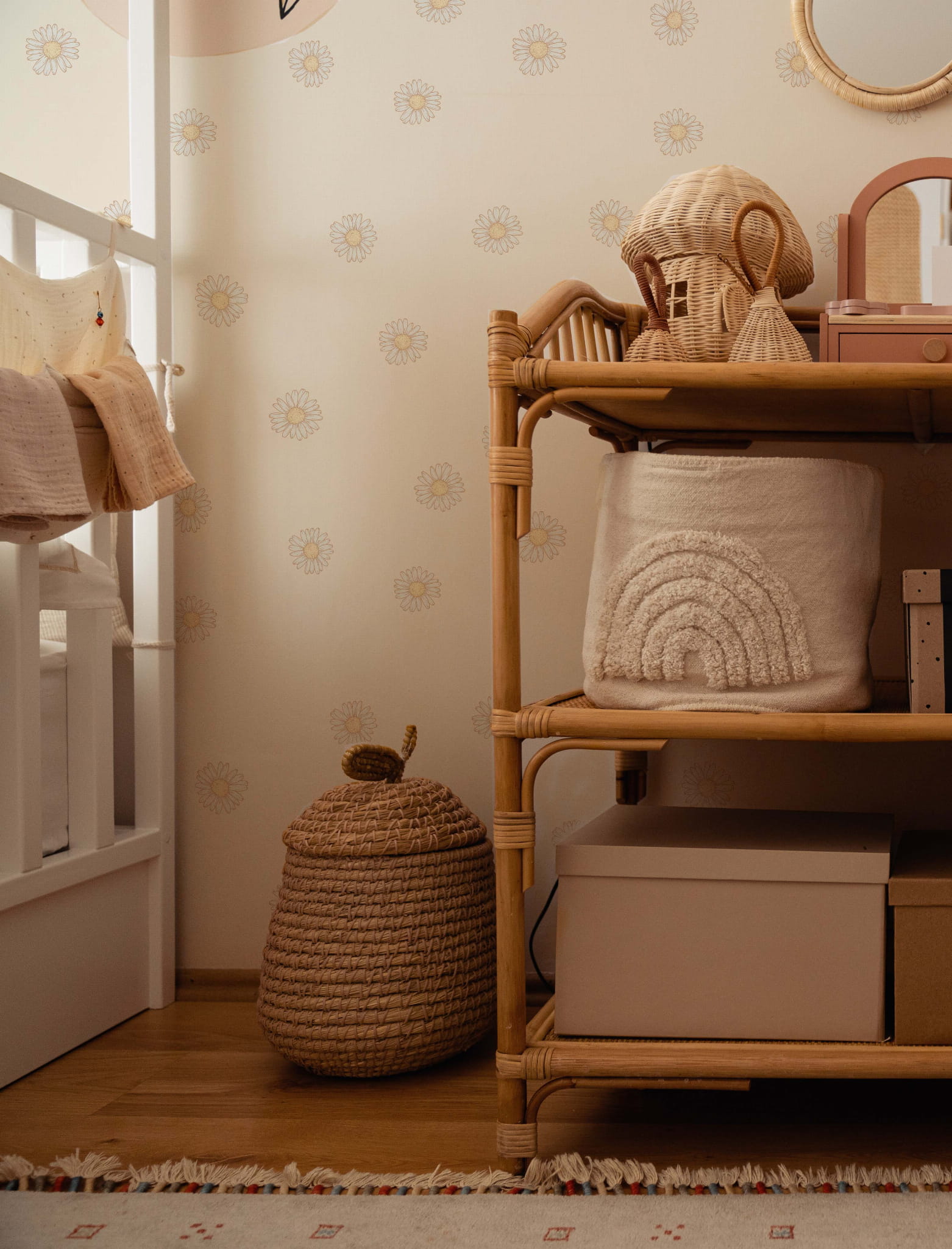 Tapeta drobne stokrotki beż