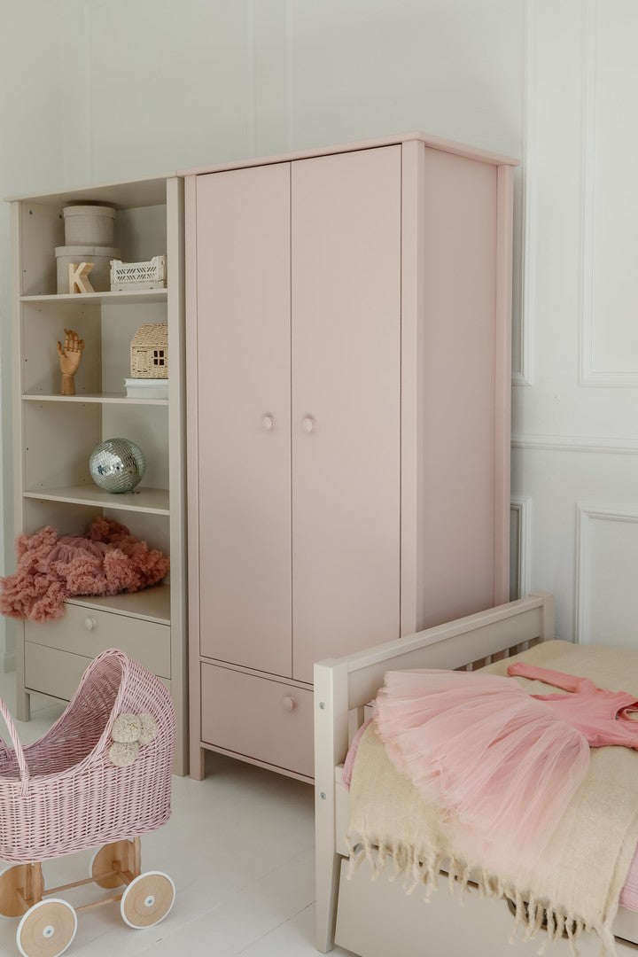 wąska szafa dziecięca