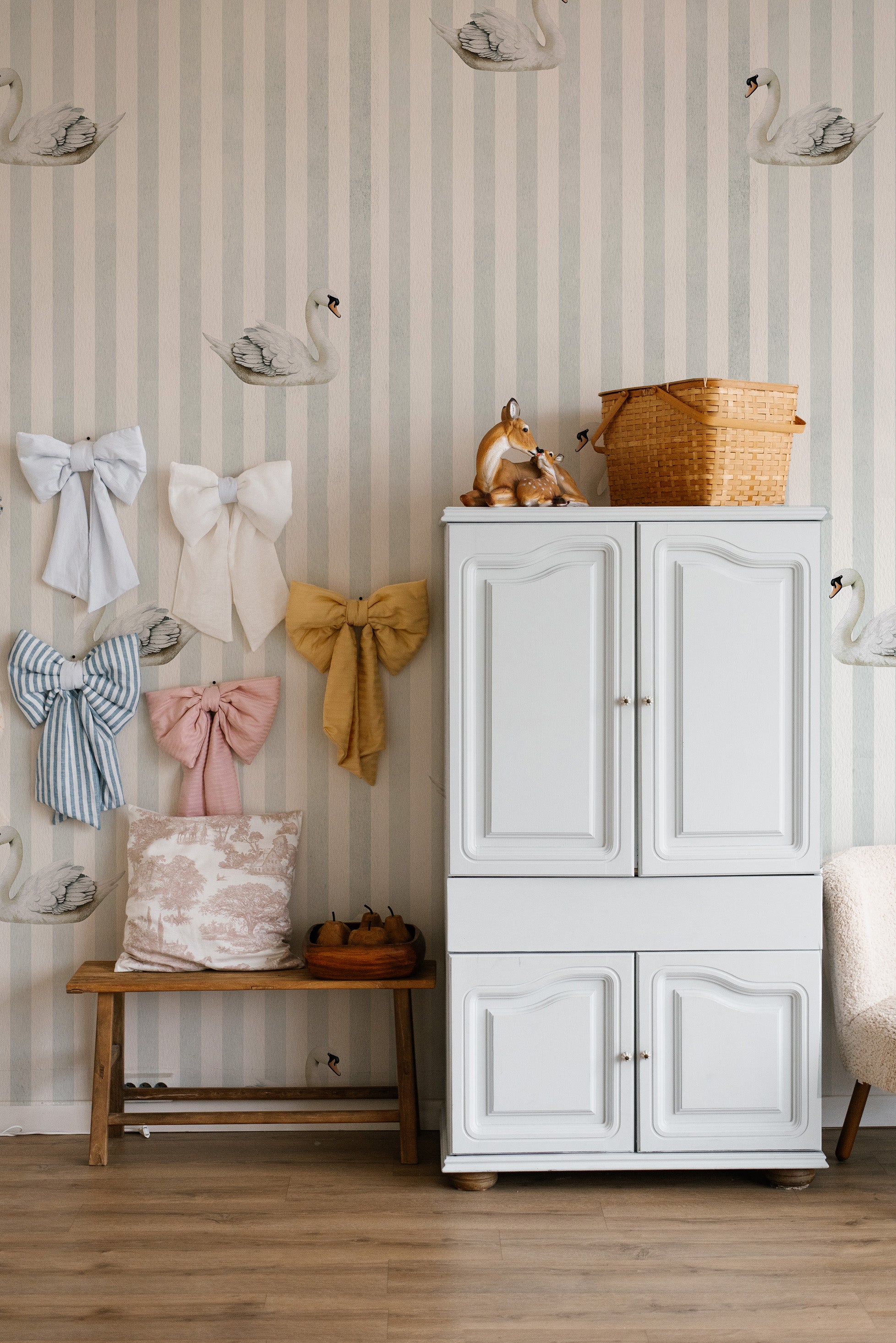 Tapeta łabędzie na paskach