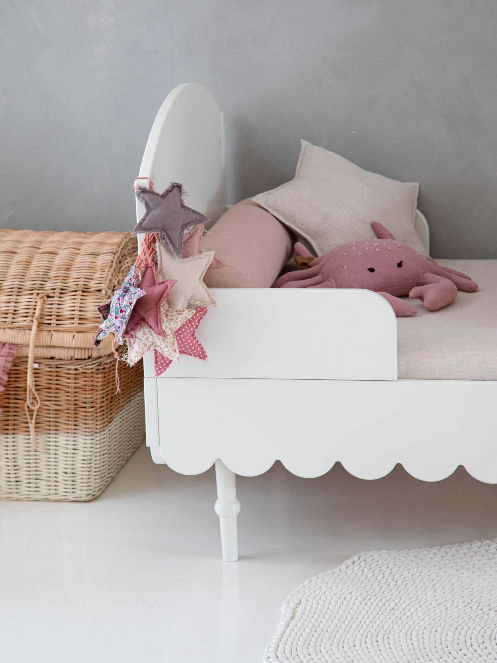 Łóżeczko niemowlęce z funkcją tapczanika 140 x 70 cm Babushka