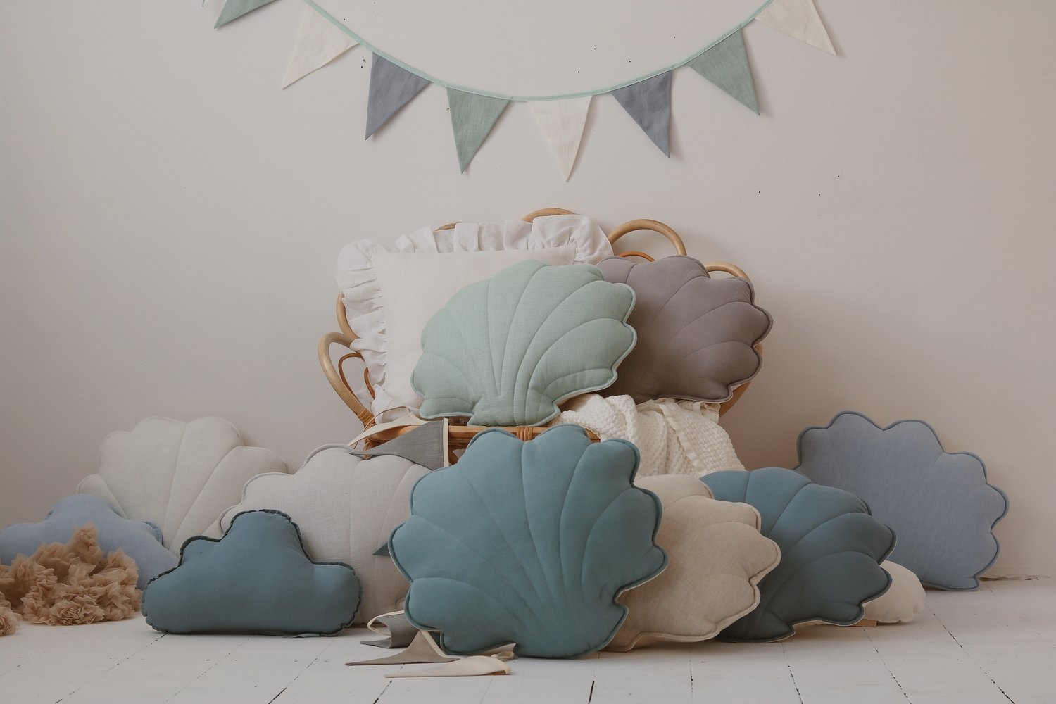 Poduszka lniana muszla "Baby Blue"
