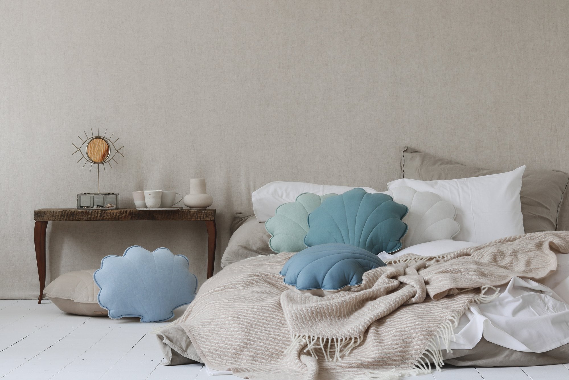 Poduszka lniana muszla "Baby Blue"