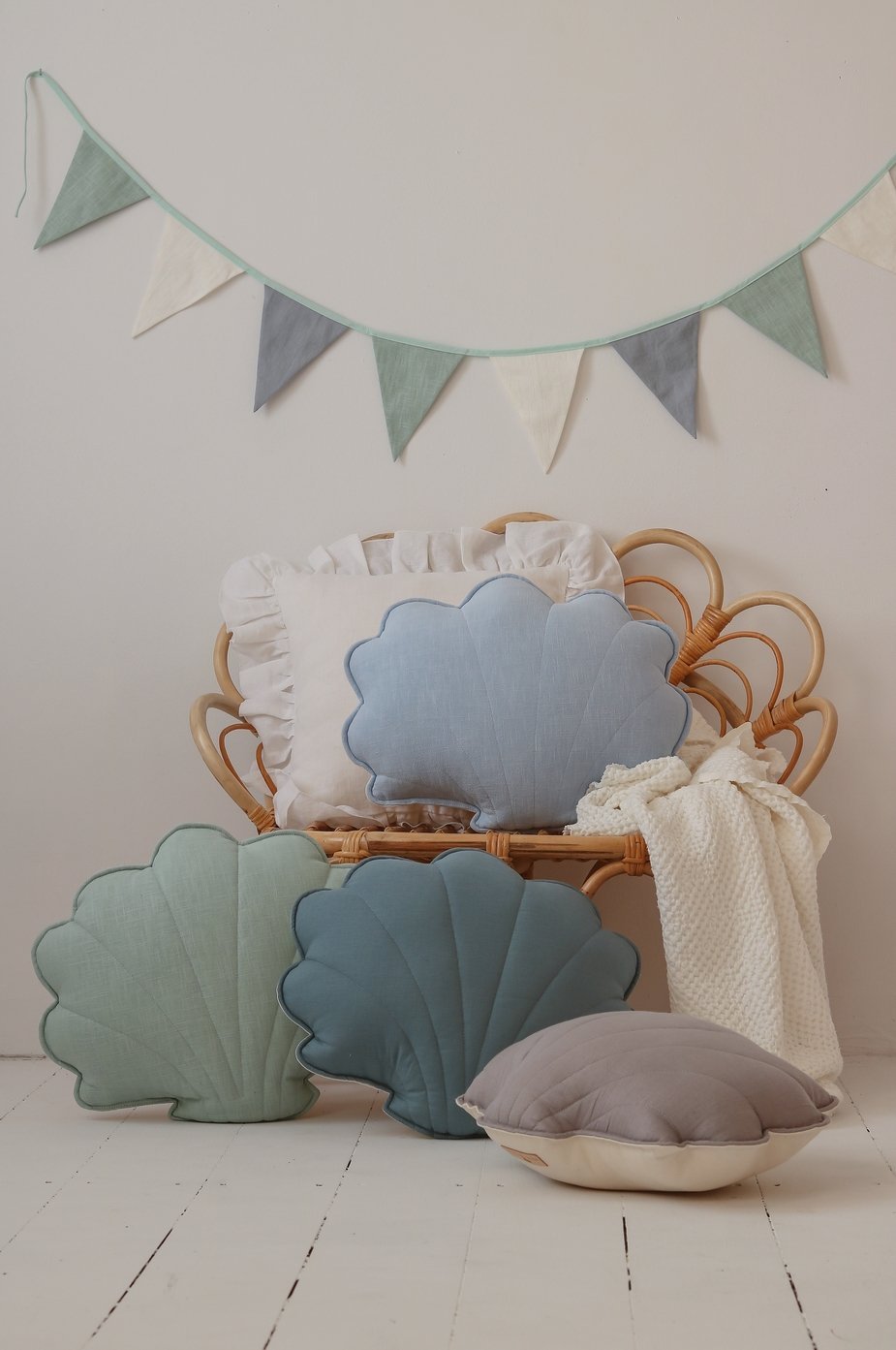 Poduszka lniana muszla "Baby Blue"