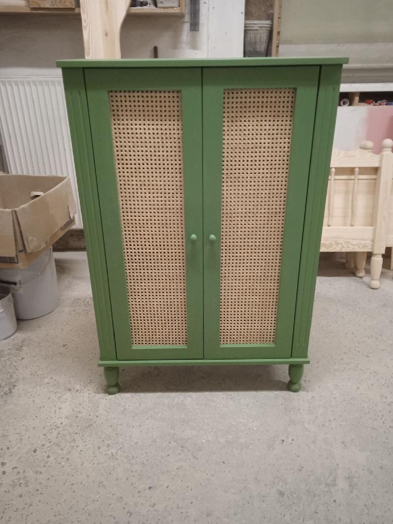 Komoda dziecięca z litego drewna sosnowego z rattanem RETRO