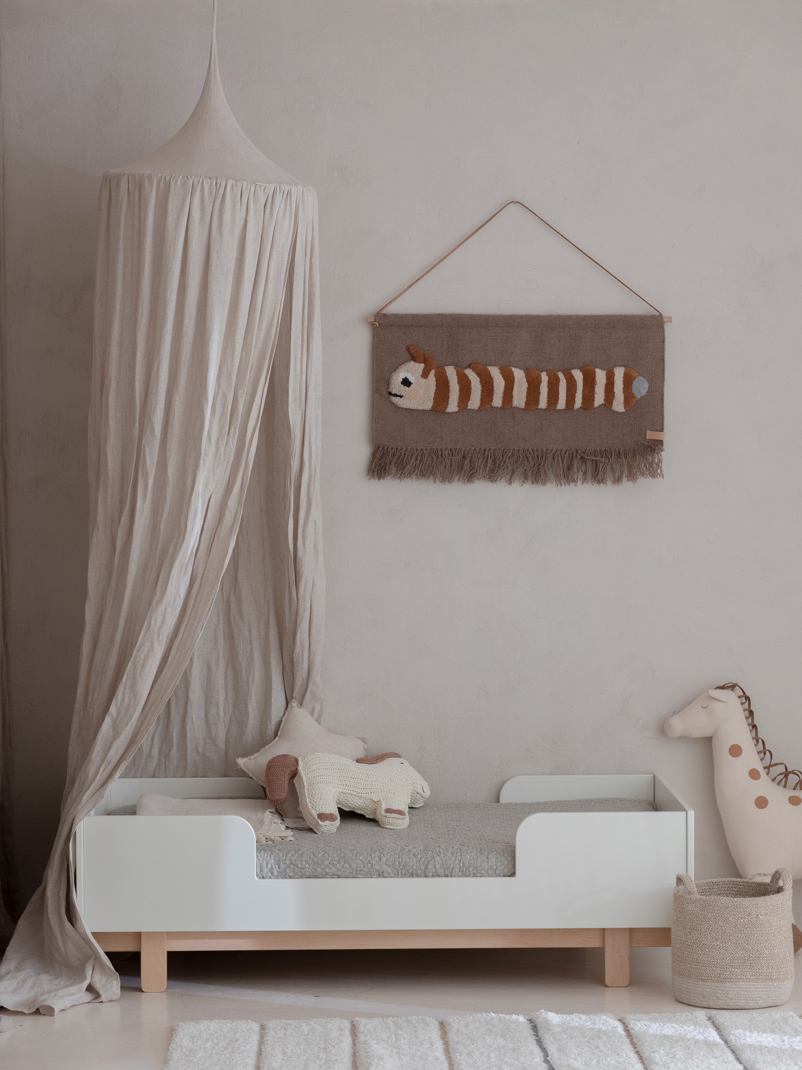 Łóżeczko niemowlęce z barierką i funkcją tapczanika 140 x 70 cm Basic