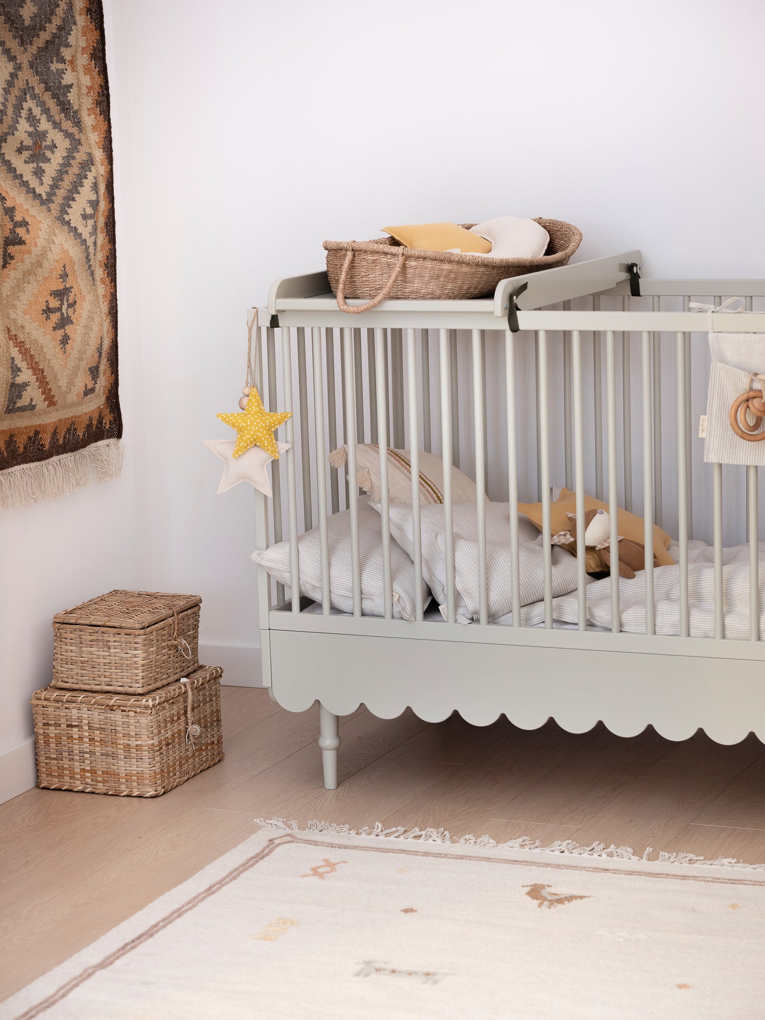 Łóżeczko niemowlęce z funkcją tapczanika 140 x 70 cm Babushka