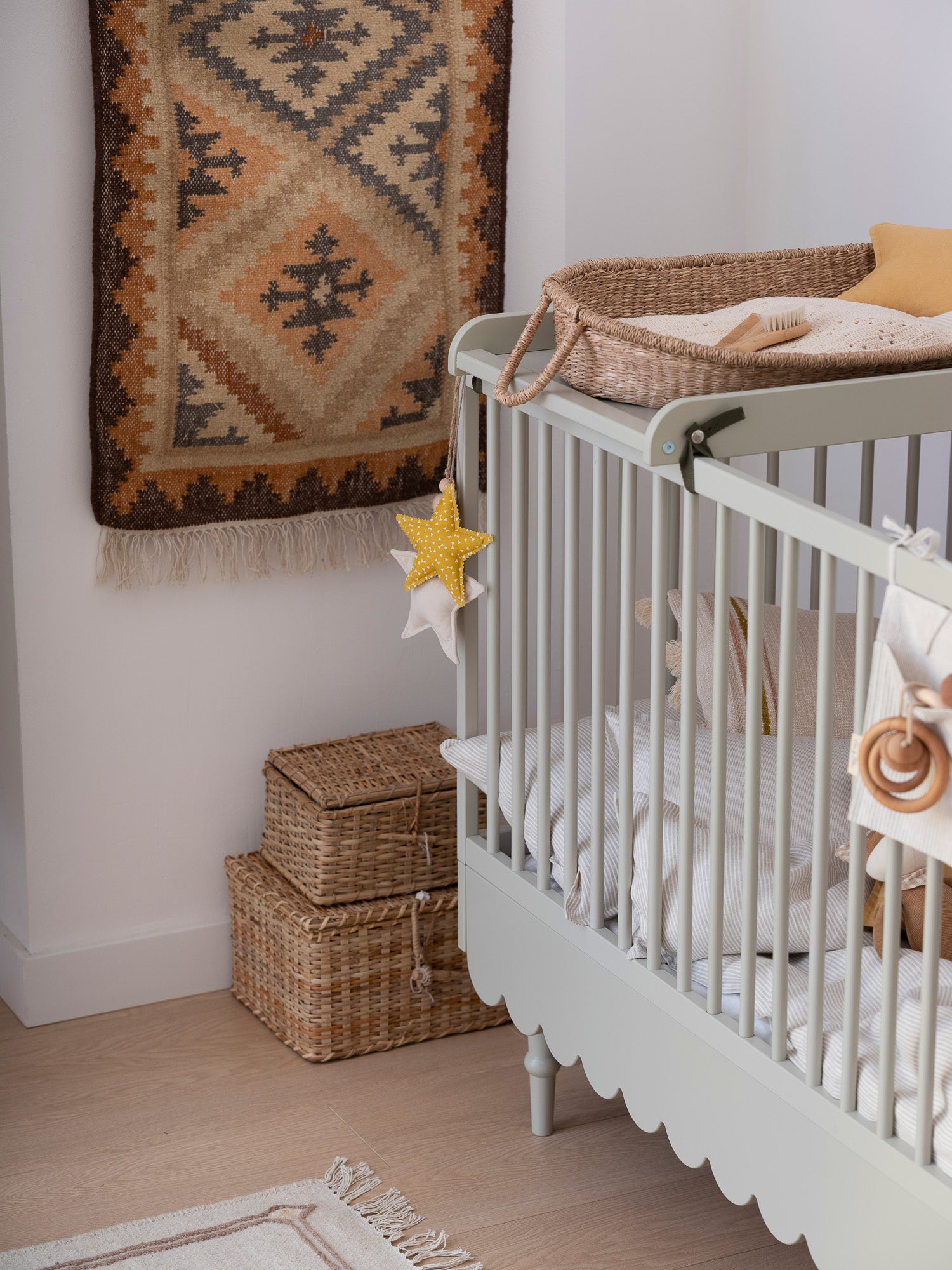 Łóżeczko niemowlęce z funkcją tapczanika 140 x 70 cm Babushka