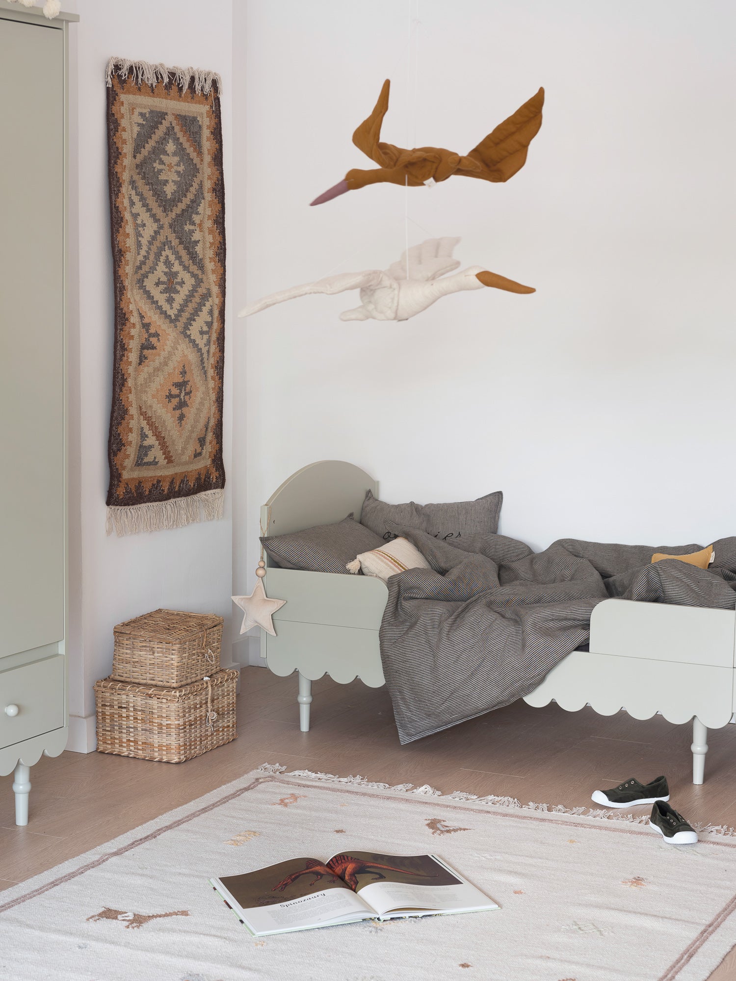 Łóżeczko niemowlęce z funkcją tapczanika 140 x 70 cm Babushka