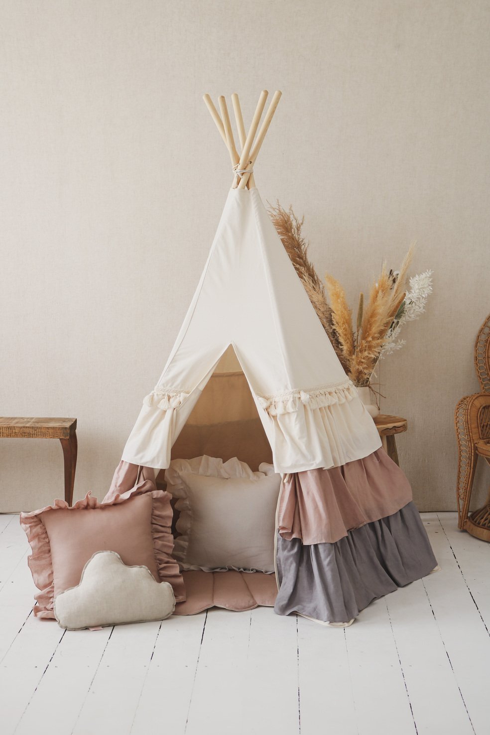 Namiot tipi "Powder Frills" z falbankami