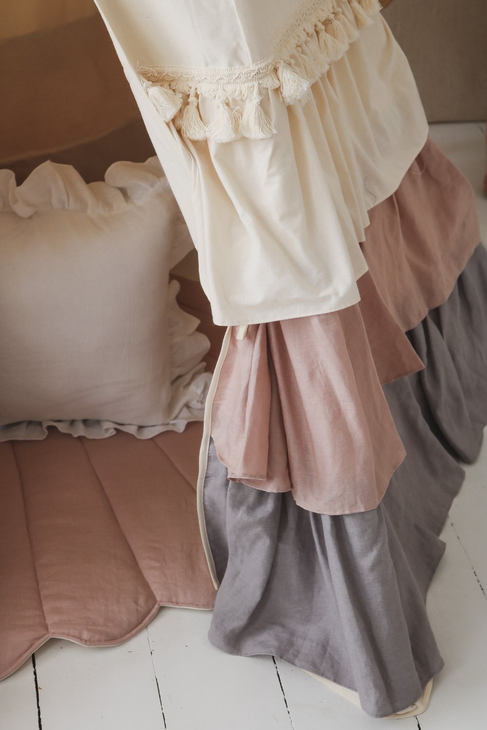 Namiot tipi "Powder Frills" z falbankami