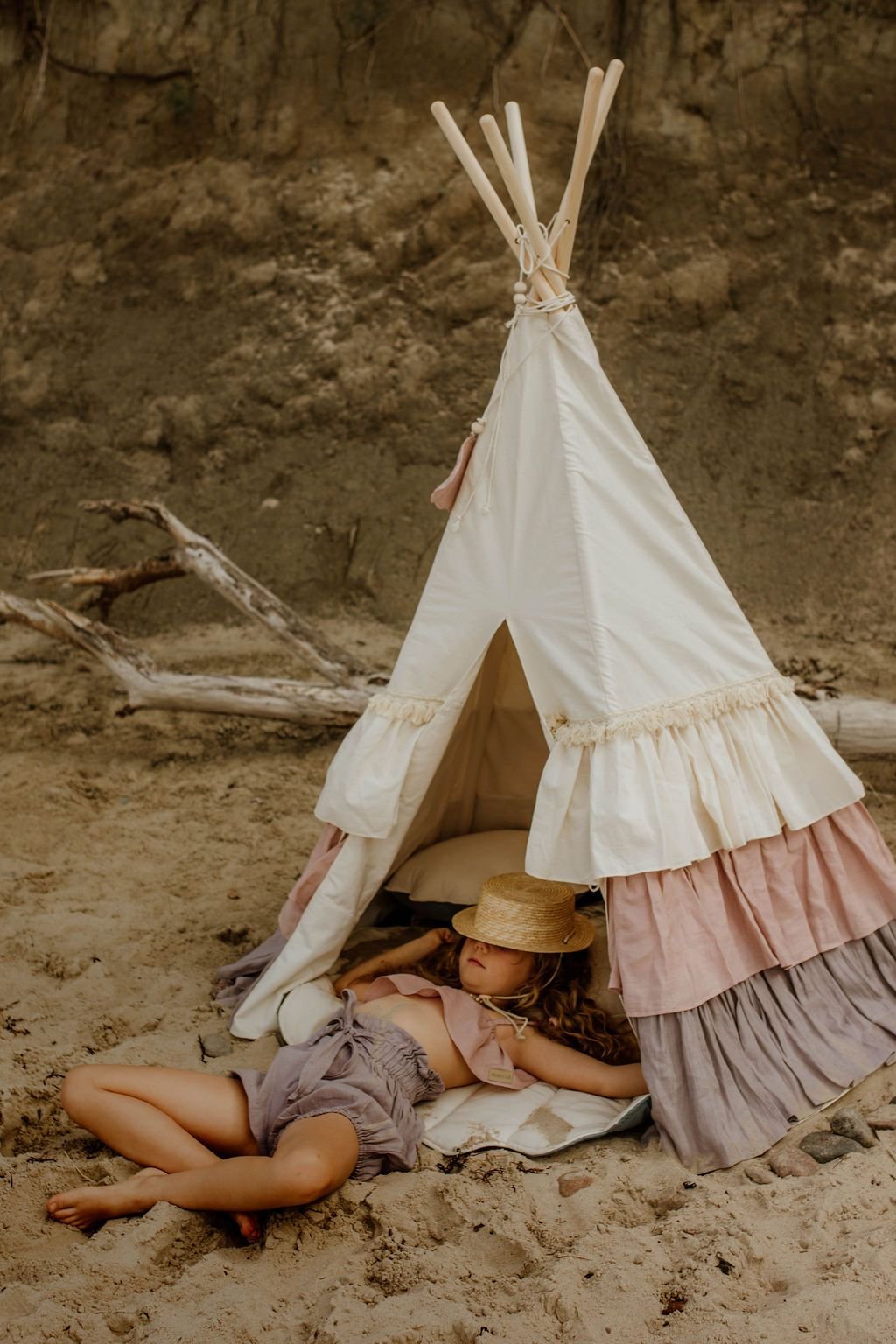 Namiot tipi "Powder Frills" z falbankami