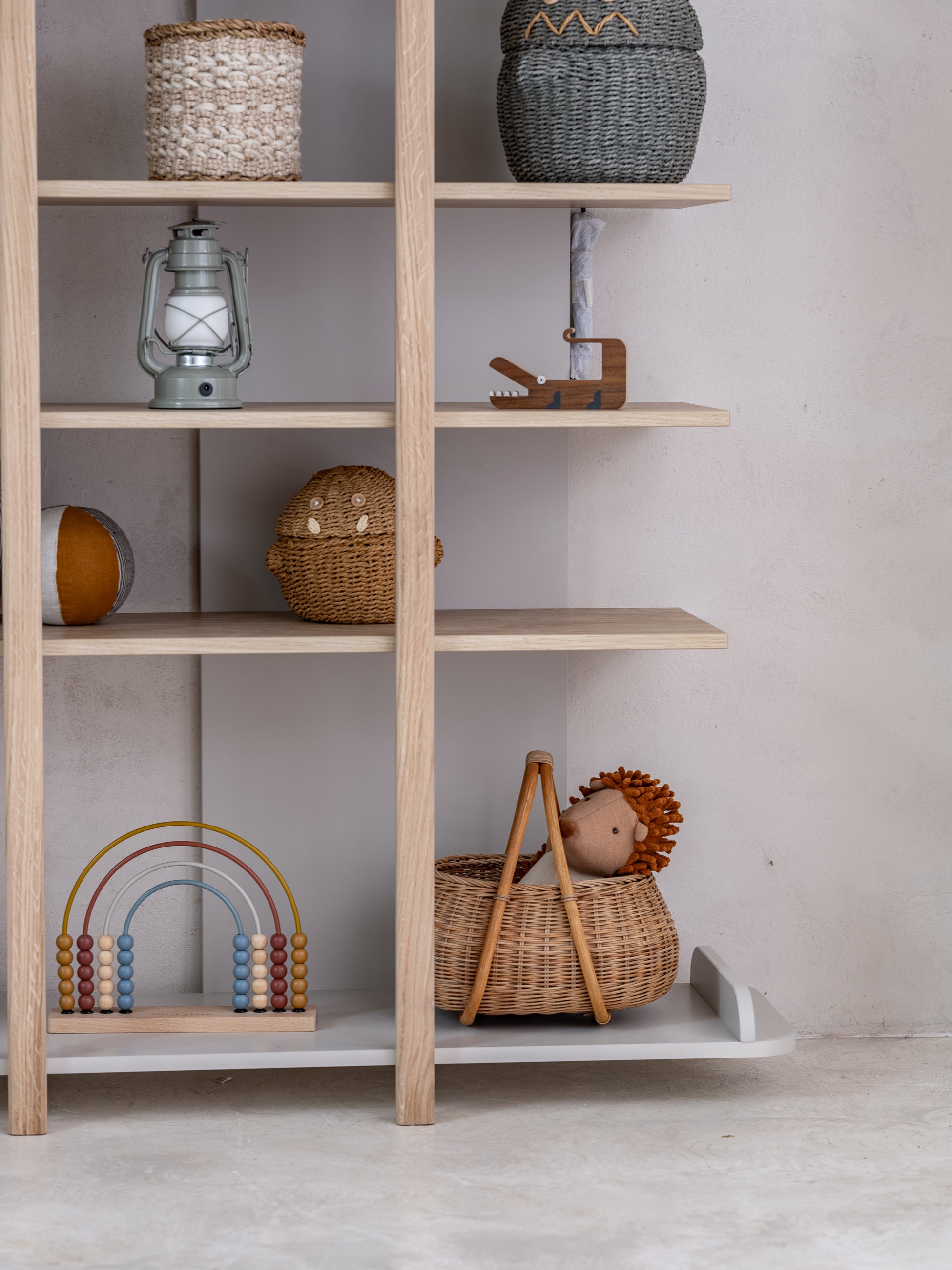 Regał na książki wąski Bloom