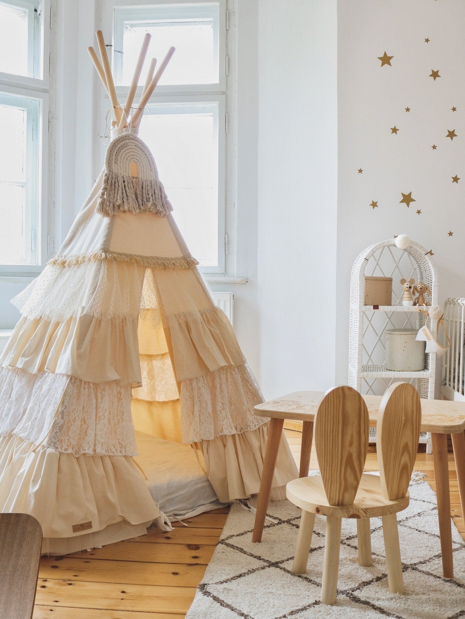 Namiot tipi "Shabby Chic" z falbankami
