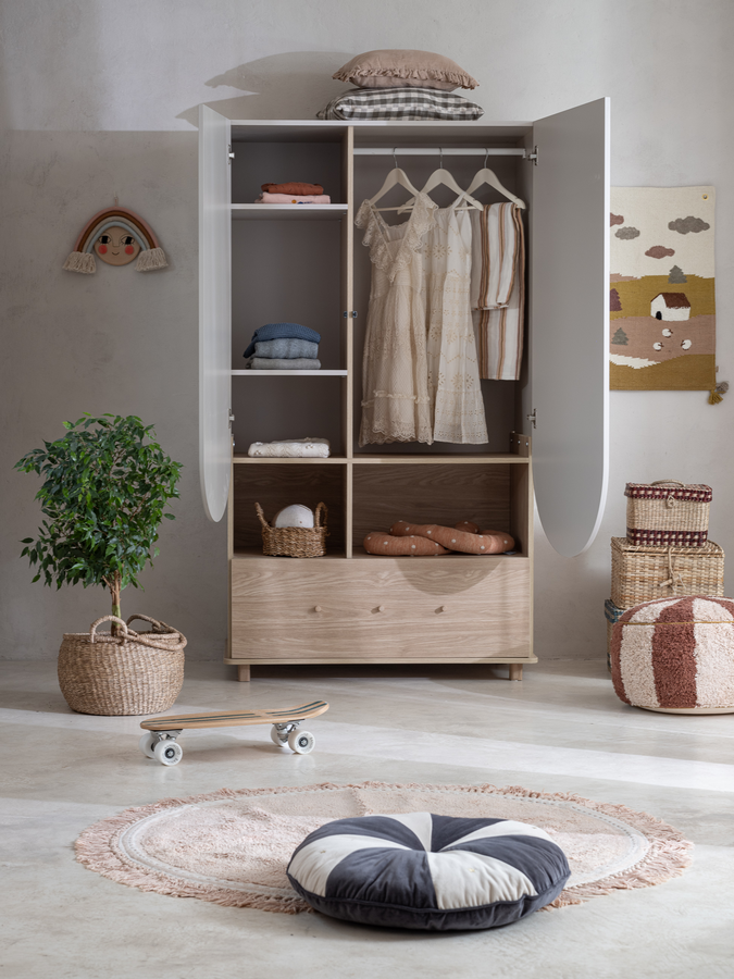 Drewniana szafa dziecięca z szufladą Bloom mała