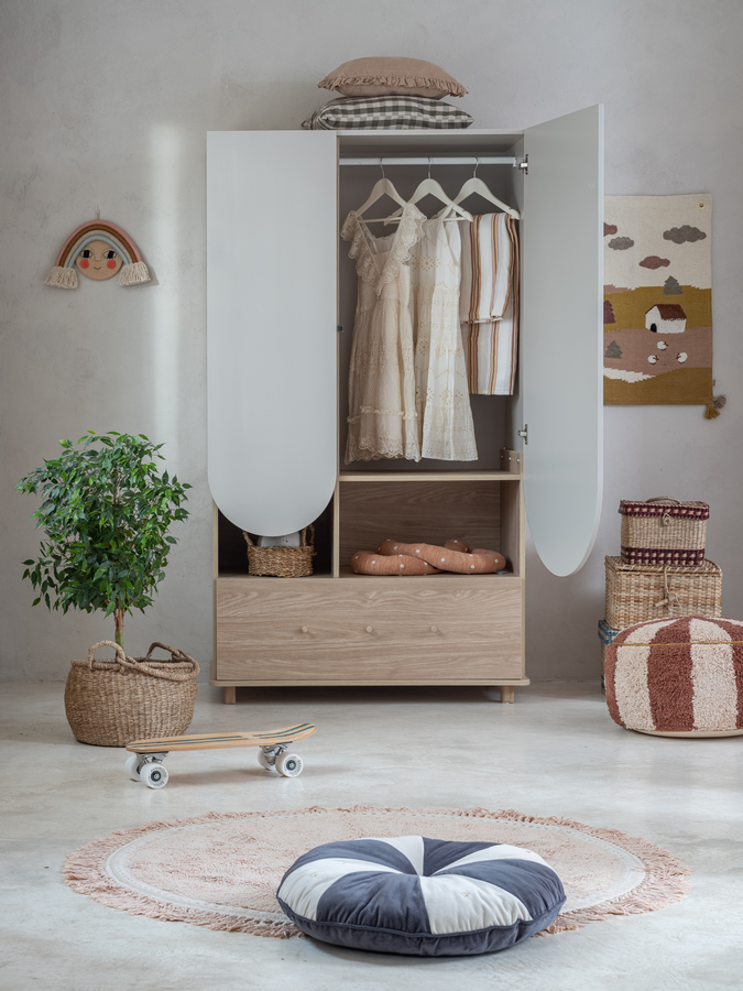 Drewniana szafa dziecięca z szufladą Bloom mała