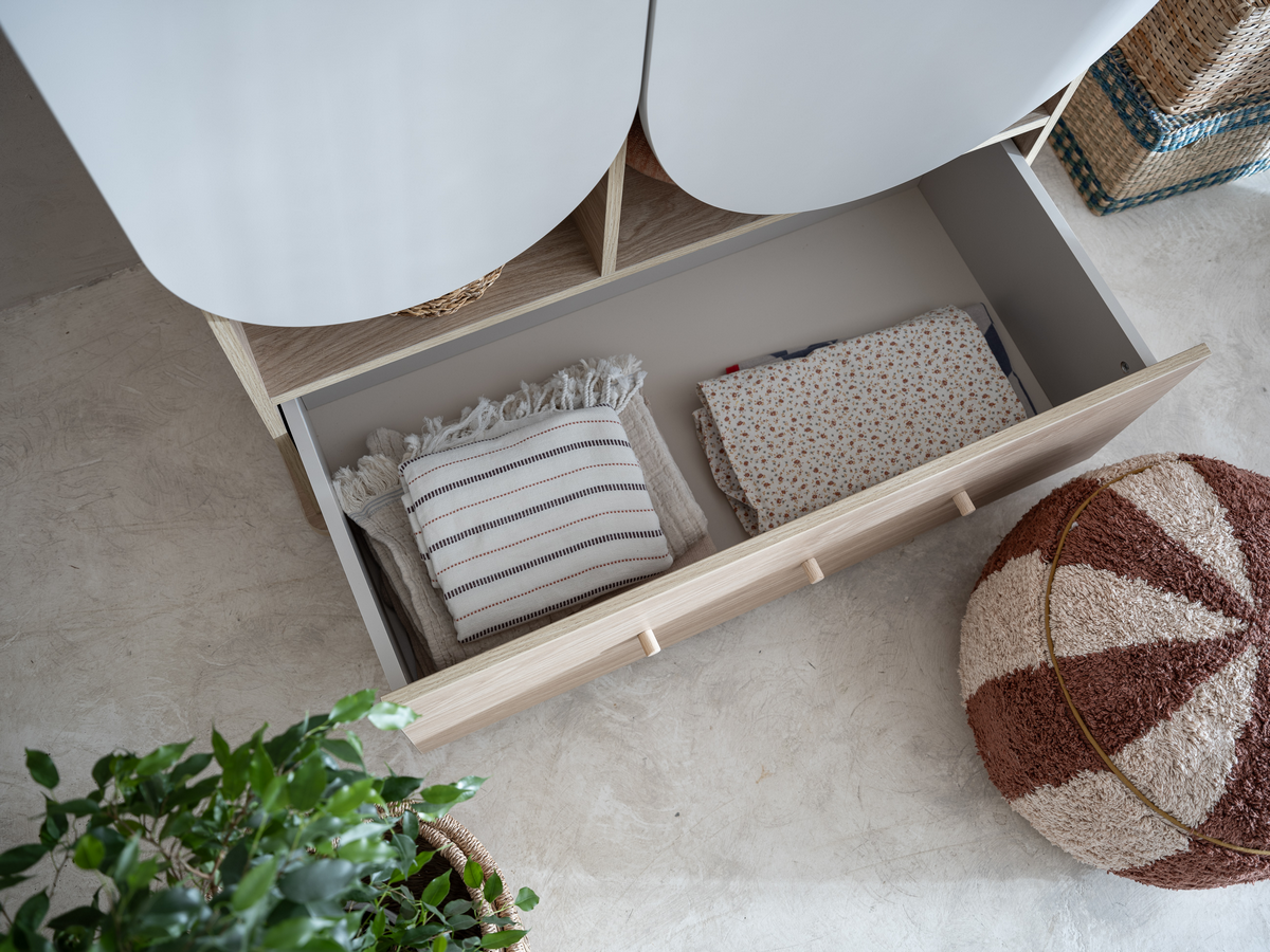 Drewniana szafa dziecięca z szufladą Bloom mała