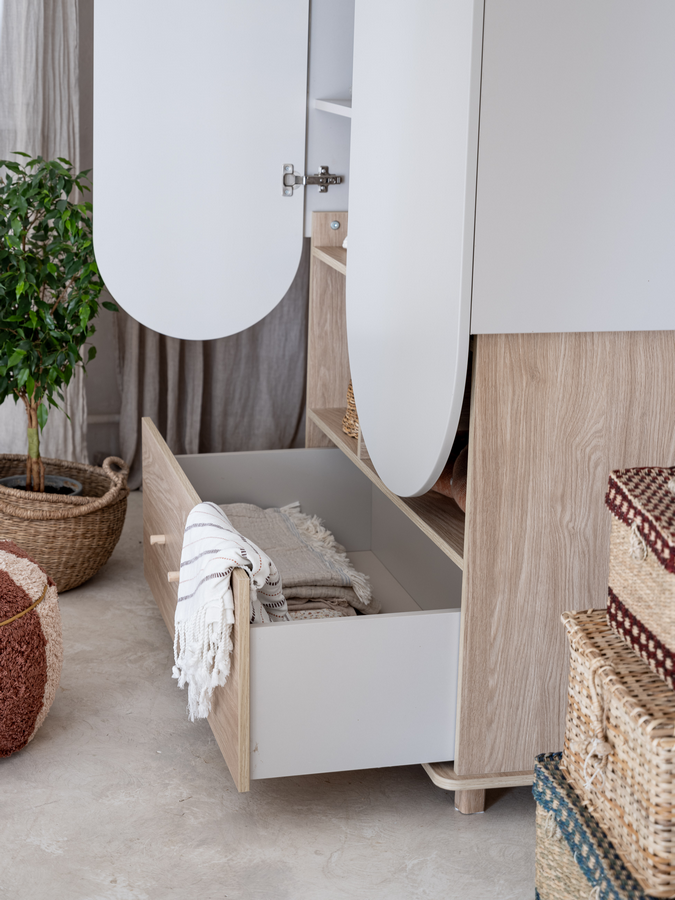 Drewniana szafa dziecięca z szufladą Bloom mała