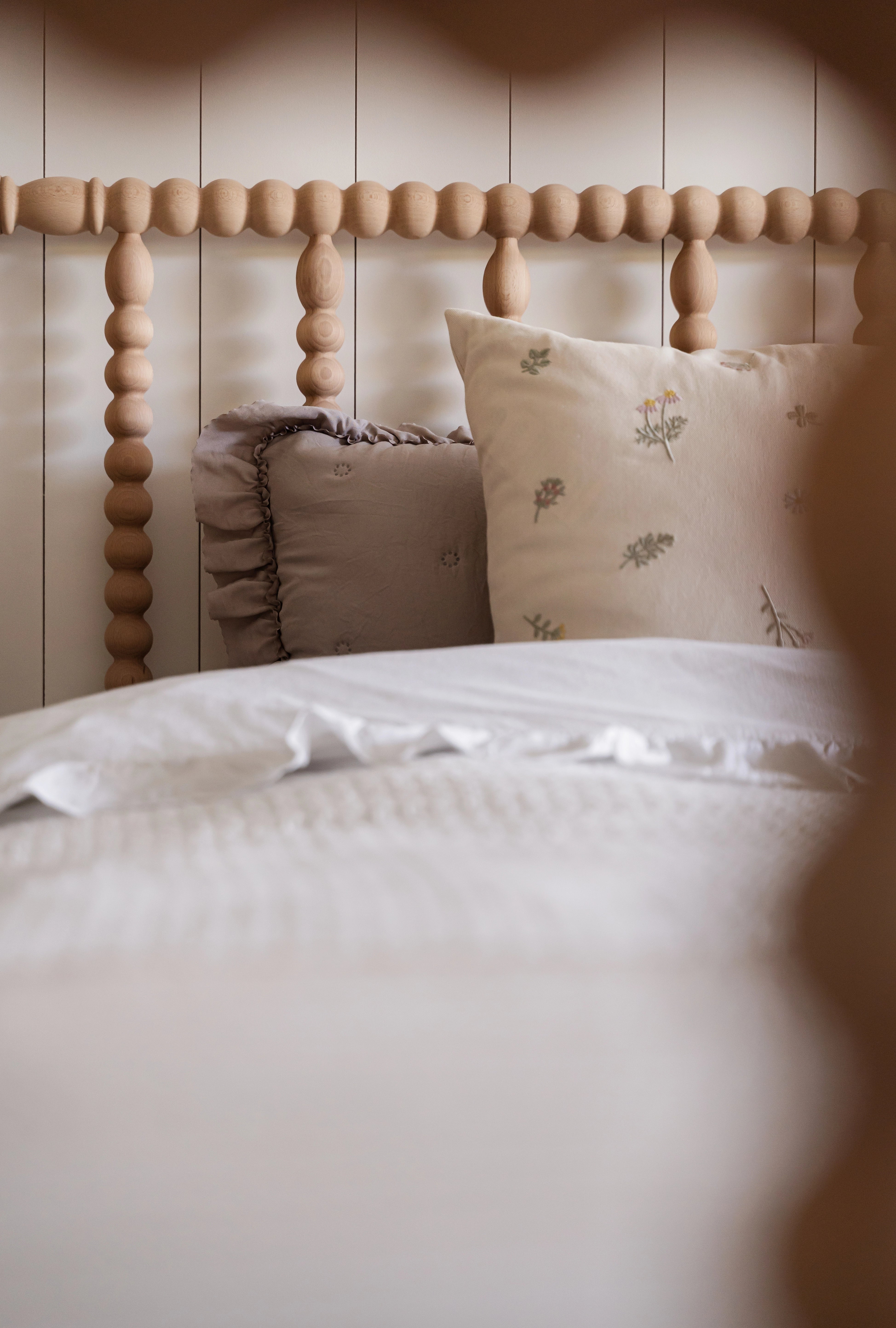 Dębowe łóżko szpulowe Charlotte