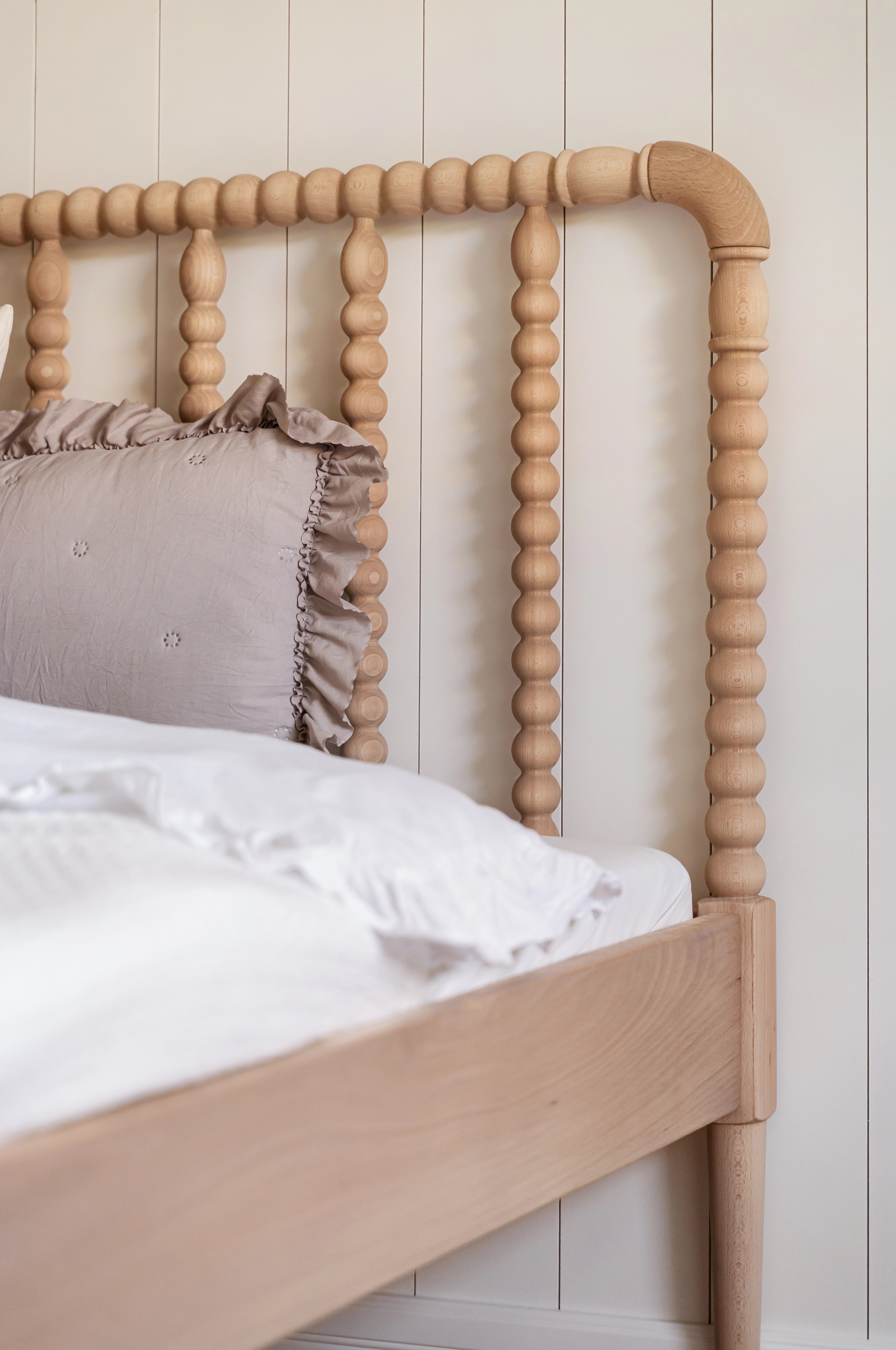 Dębowe łóżko szpulowe Charlotte