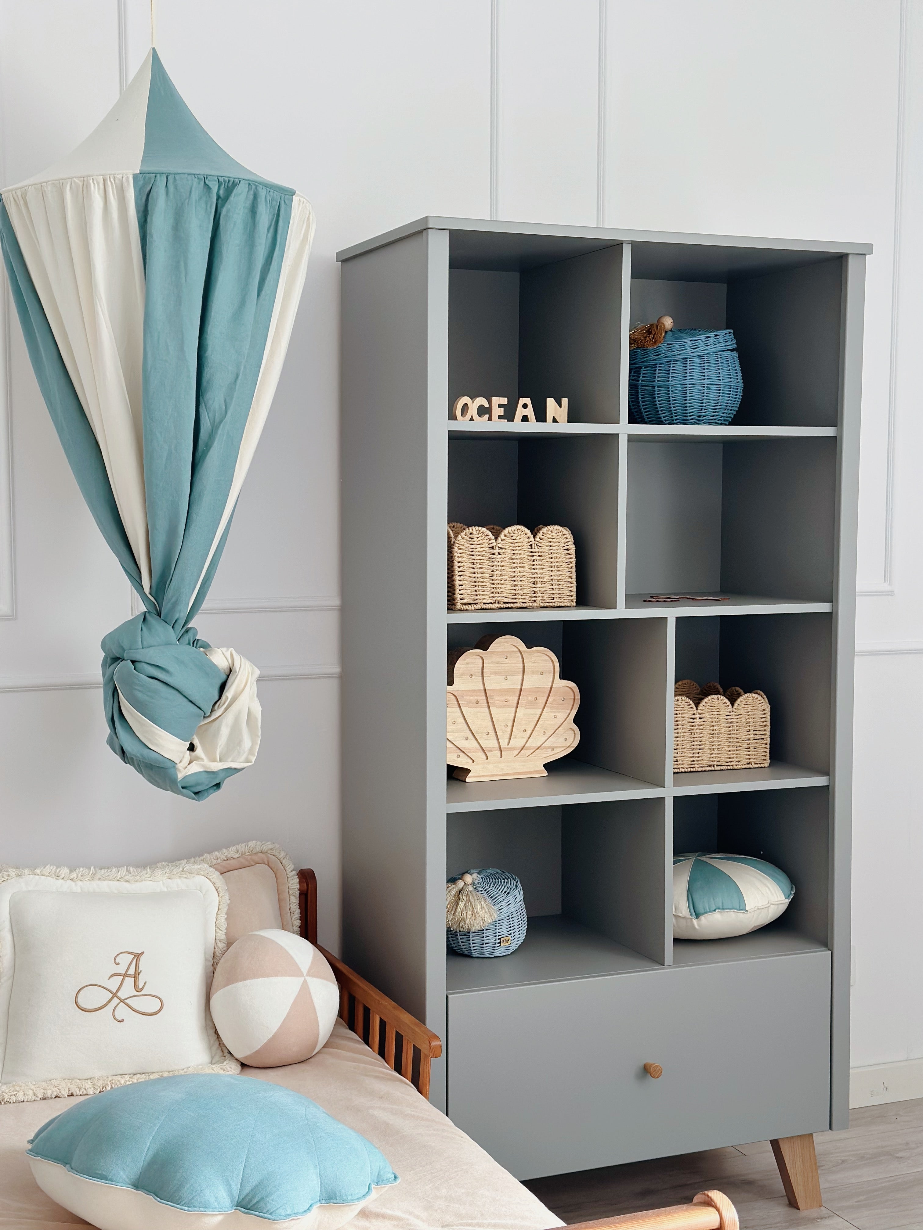 regał na zabawki do pokoju chłopca