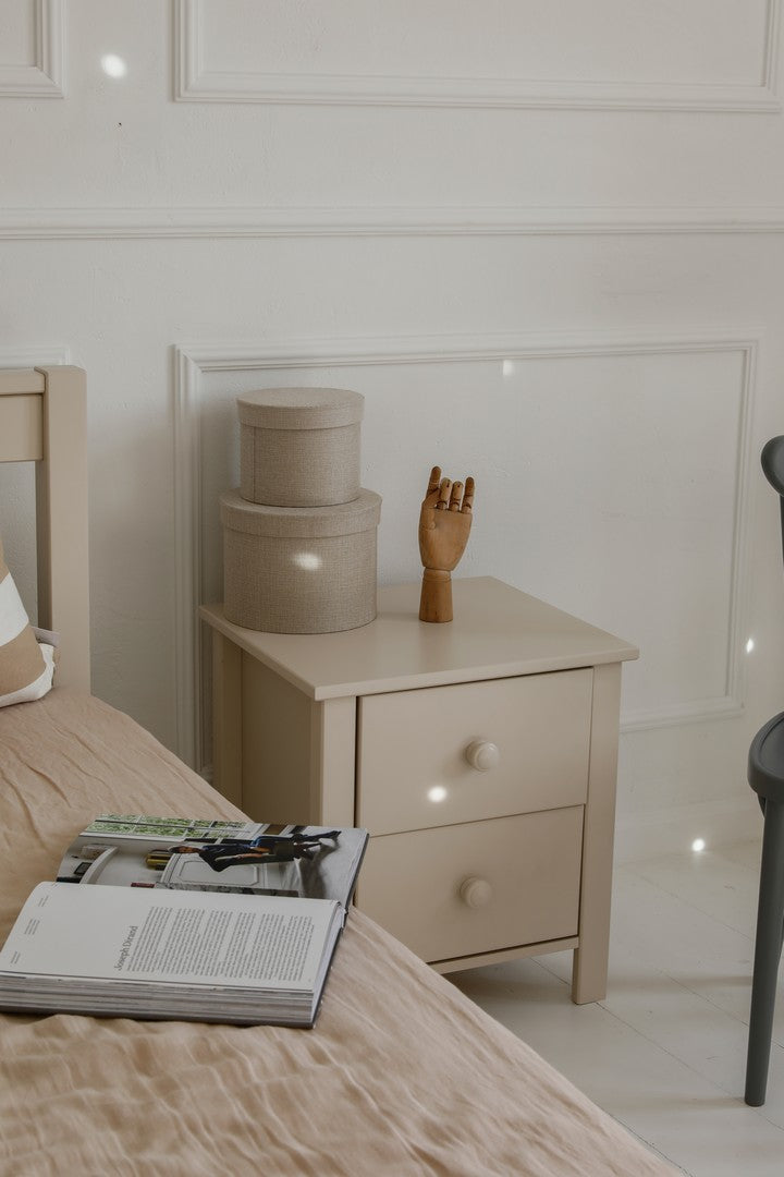 szafka nocna w kolorze kaszmirowym