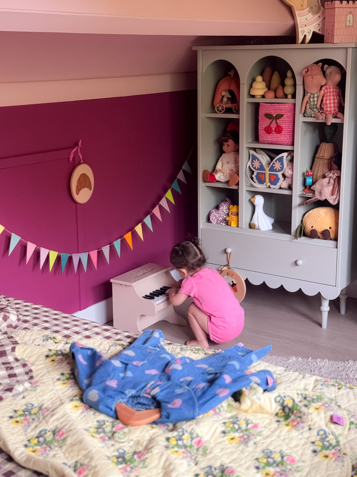 Regał na książki w stylu retro Babushka