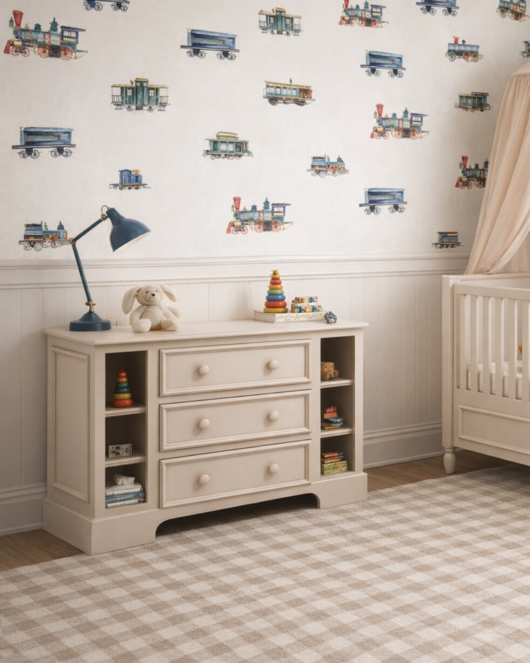 Drewniana komoda z szufladami i półkami Maxime